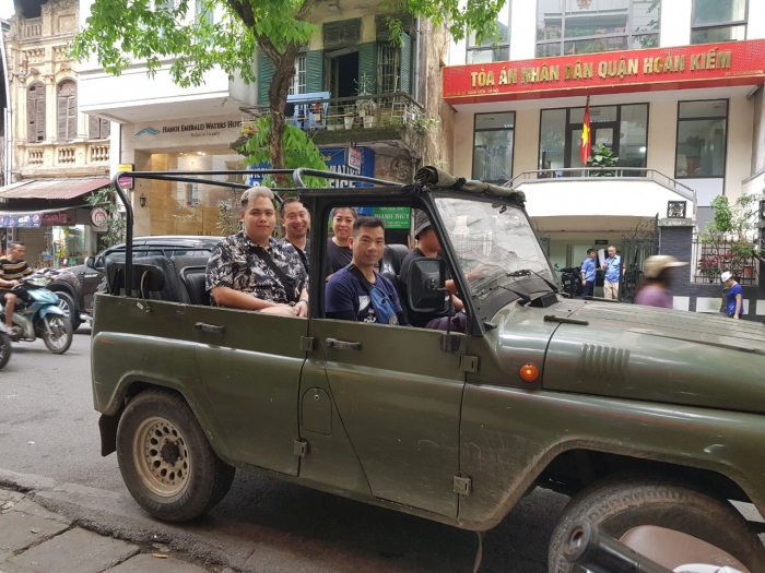 Hanoi Jeep Tour Combine sightseeing and great street food
